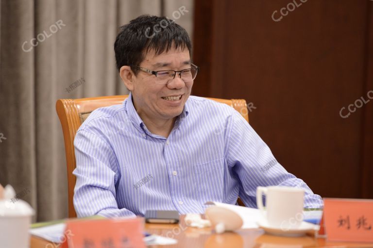 刘兆年 时任九州通医药集团股份有限公司副董事长   2018年6月24日西藏大骨节病调研工作会