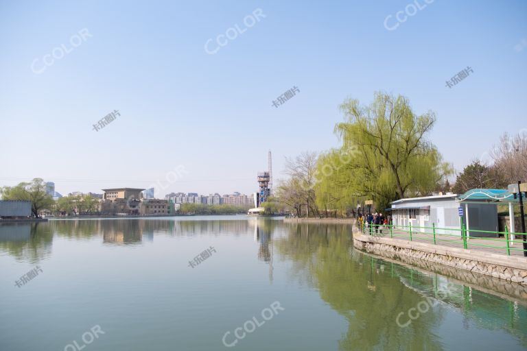 北京朝阳公园里的湖