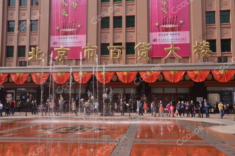 新闻类：国庆节期间的北京商业街，王府井大街，王府井百货大楼