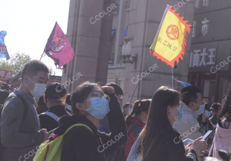 场景类：五月一日（国际劳动节），新冠疫情防控期的北京站