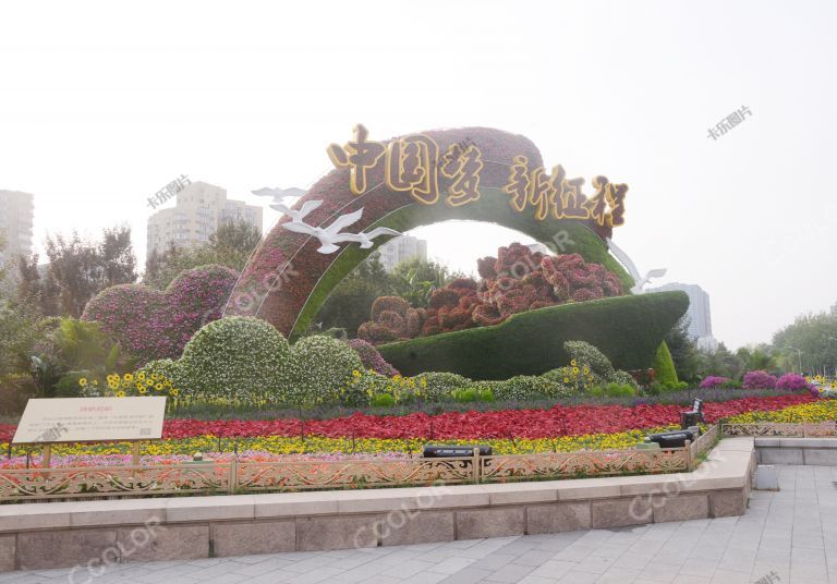场景类：建党百年庆典前的北京，“扬帆远航”花坛