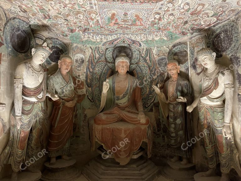 文明的印记：敦煌艺术大展洞窟里的彩塑佛像