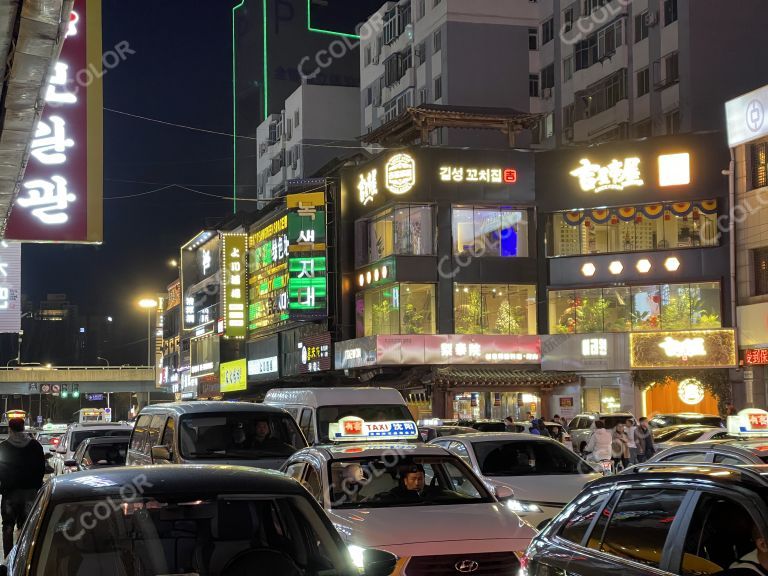 沈阳西塔韩国一条街夜景