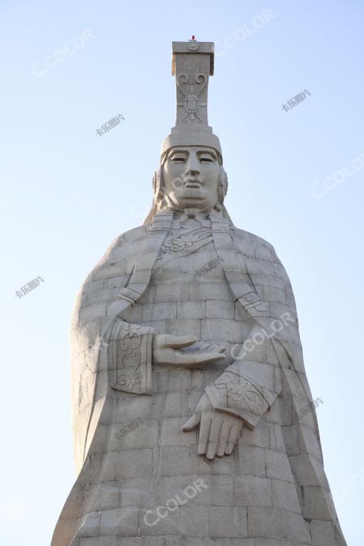 成吉思汗的母亲雕像
