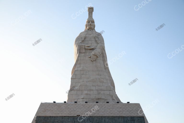 成吉思汗的母亲雕像