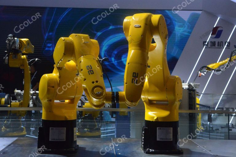 2023世界机器人大会，六轴工业机器人