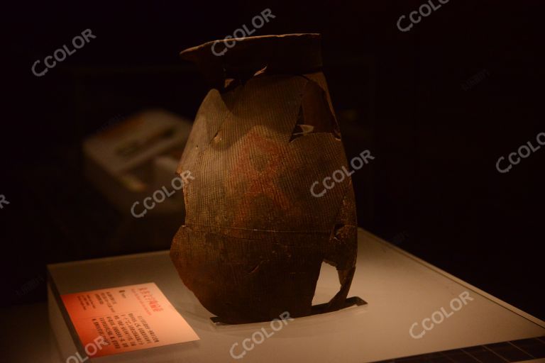 陶寺遗址朱书“文”字陶扁壶，中国考古博物馆