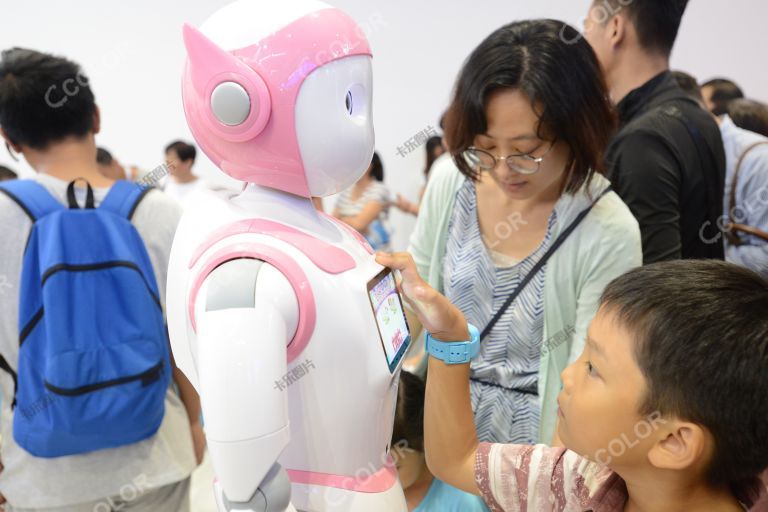 商用服务机器人 i宝机器人 人形机器人 阿凡达科技 中国智造