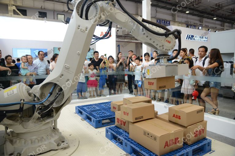 搬运机器人 工业机器人 ABB集团 2018年世界机器人大会 科技