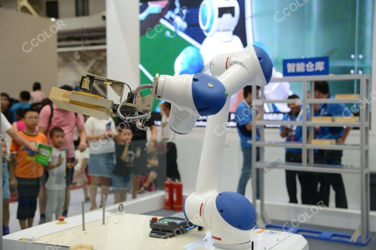 手臂机器人 2018年世界机器人大会 安川首钢 中国智造