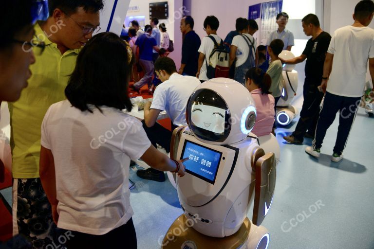 智能商用服务机器人  2018年世界机器人大会  创泽信息  科技