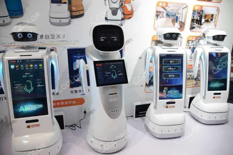 智能商用服务机器人 2018年世界机器人大会 小笨智能