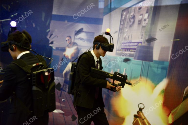 VR体验馆 虚拟现实技术 CS真人游戏 科技 娱乐
