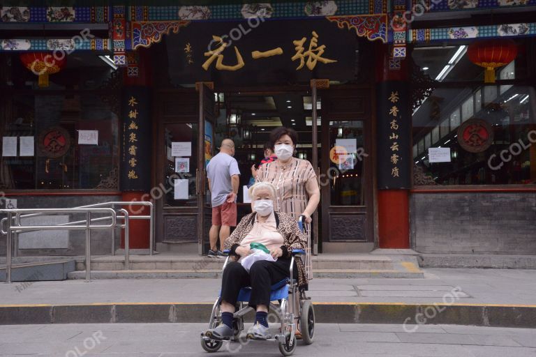 新闻类：旅游业复苏的北京，前门大街商业区