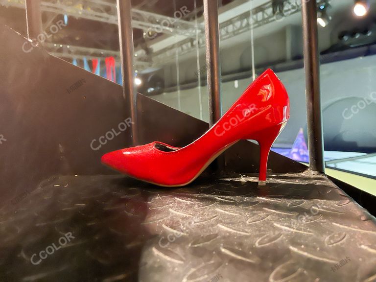 萨尔瓦多-达利展览-红色高跟鞋