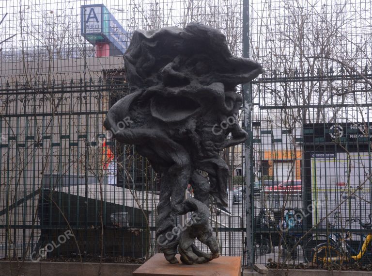 城市雕塑：农牧神人头角（作者：萨尔瓦多.达利），中国美术馆