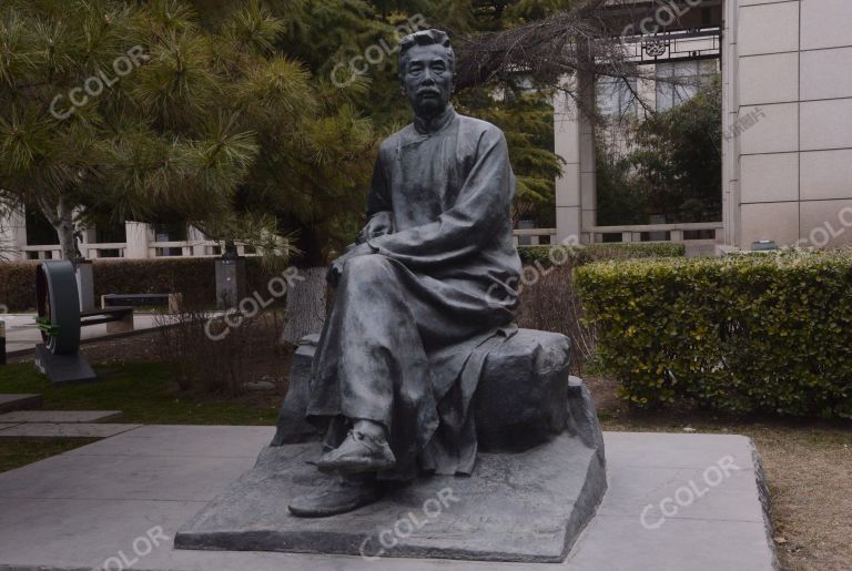 城市雕塑：鲁迅坐像（作者：张文新），中国美术馆雕塑园