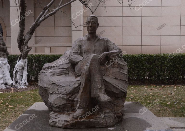 城市雕塑：潘天寿坐像（作者：吴为山），中国美术馆雕塑园