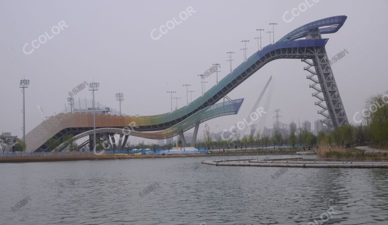 “双奥之城”北京：首钢园滑雪大跳台