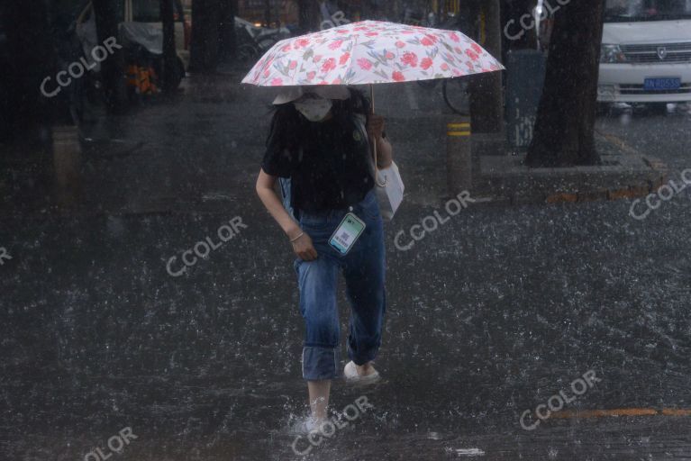 新闻类：台风“杜苏芮”北上，京城降大暴雨